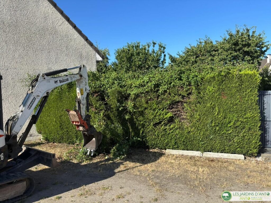 Chantier St-Herblain Arrachage d'une haie Cloture grillage rigide avec occultation PVC triangulaire