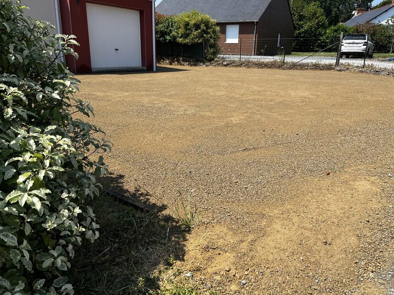 Allée carrossable en sable ciment ocre compacte