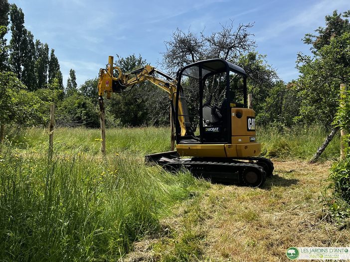 Clôture grillage noué avec piquets châtaignier - Le Gâvre
