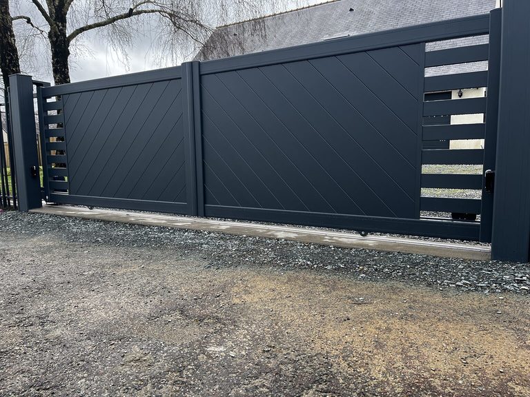 Portail coulissant aluminium
